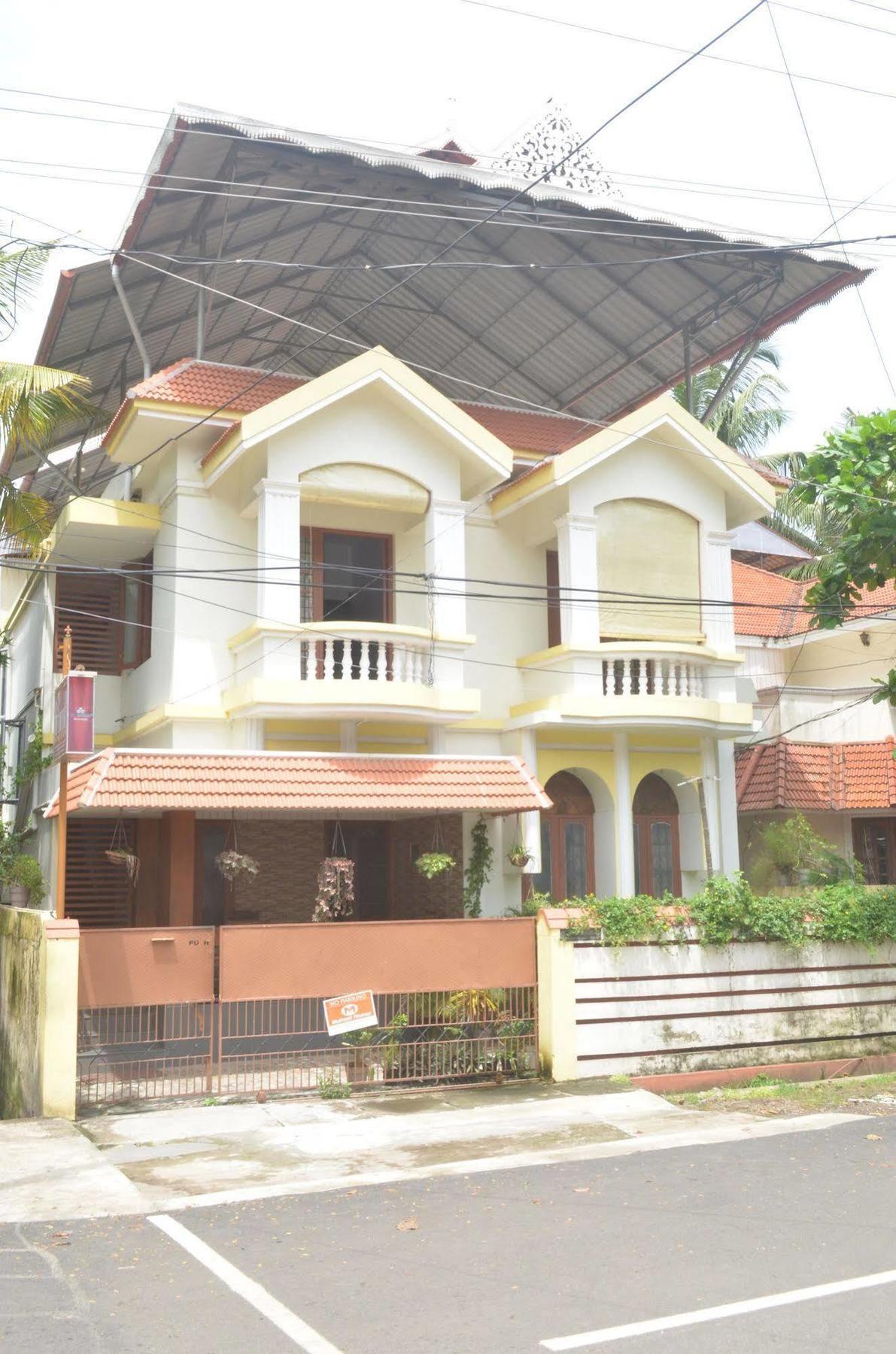 Aroma Home Stay Kochi Exterior photo