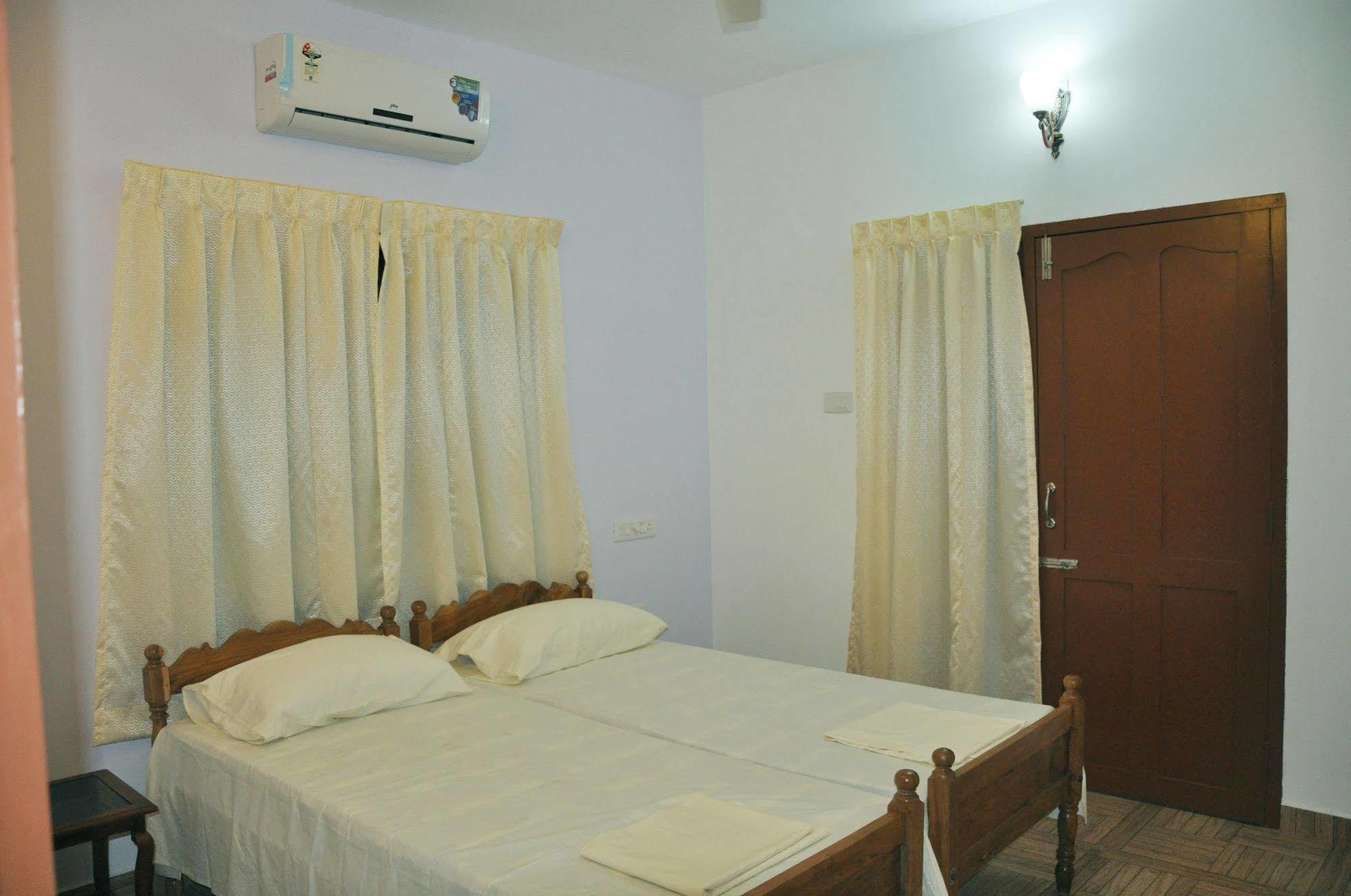 Aroma Home Stay Kochi Exterior photo