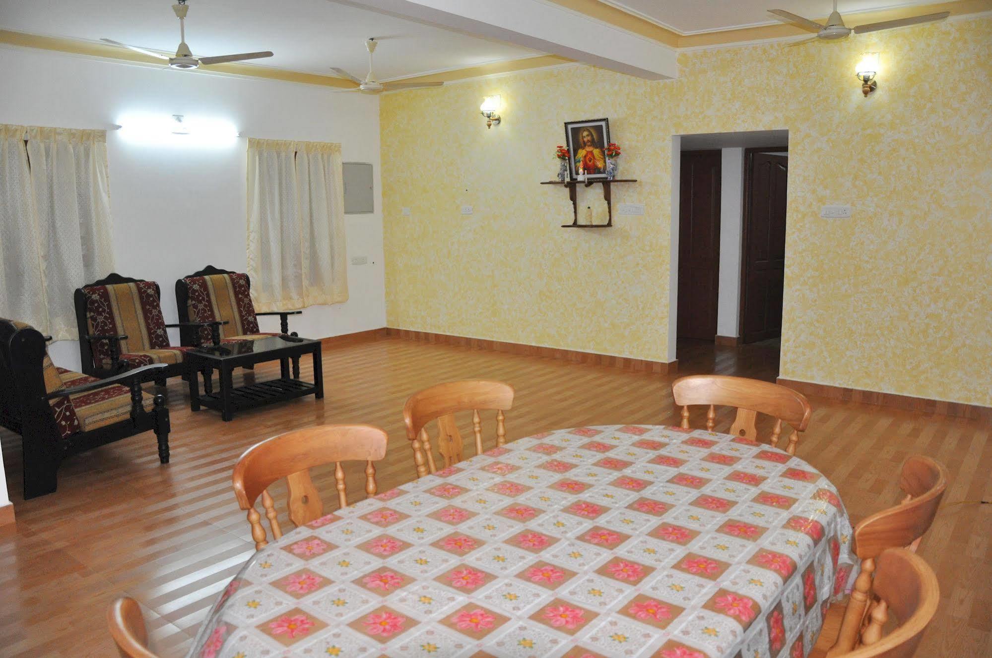 Aroma Home Stay Kochi Exterior photo